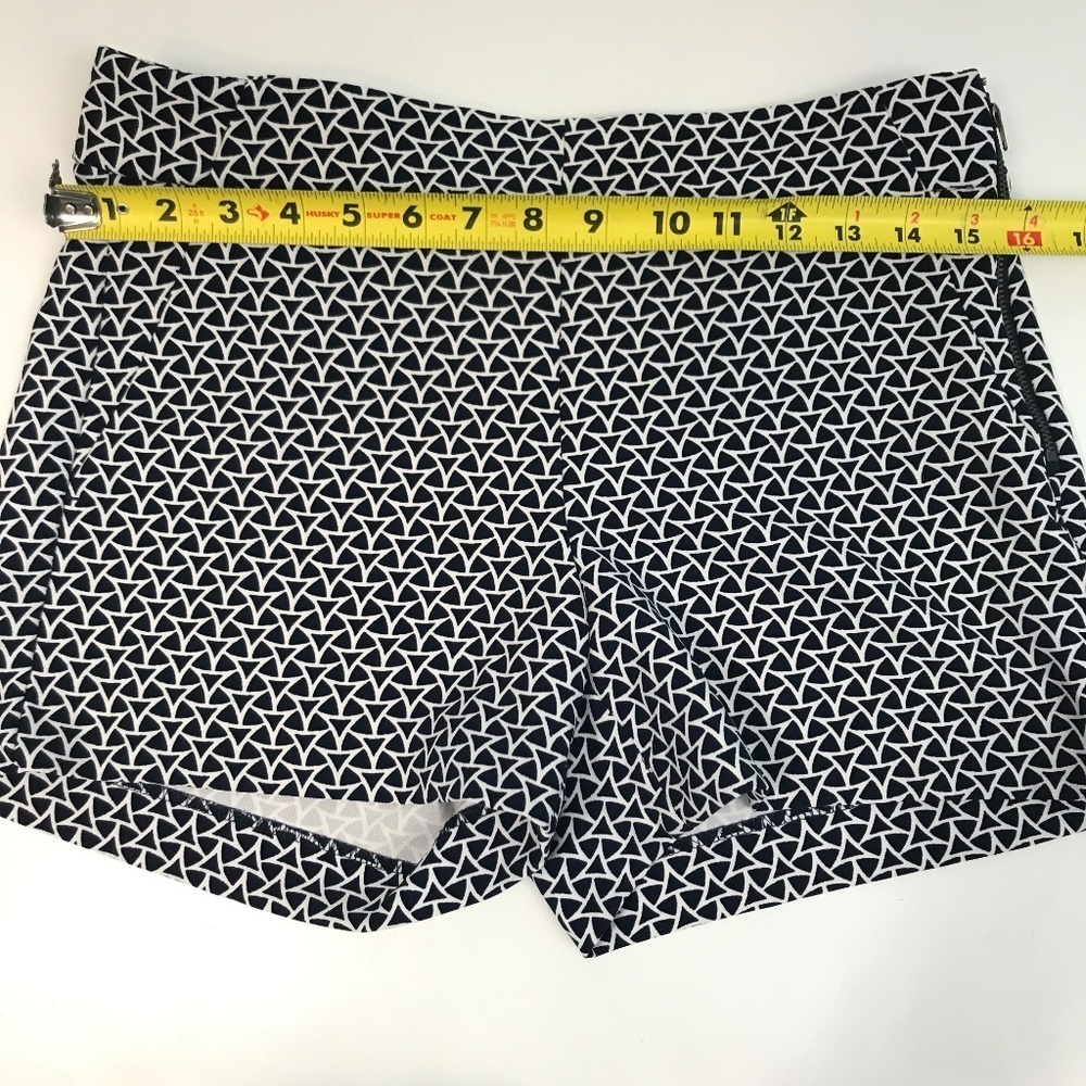 Banana Republic side zip shorts black and white 4